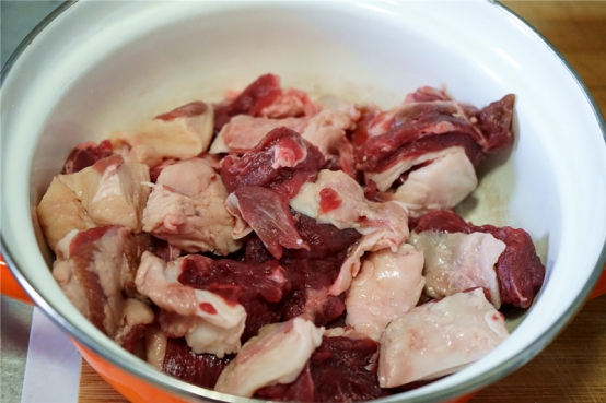羊肉萝卜粉丝汤，暖胃暖心很滋补，家常制作超简单