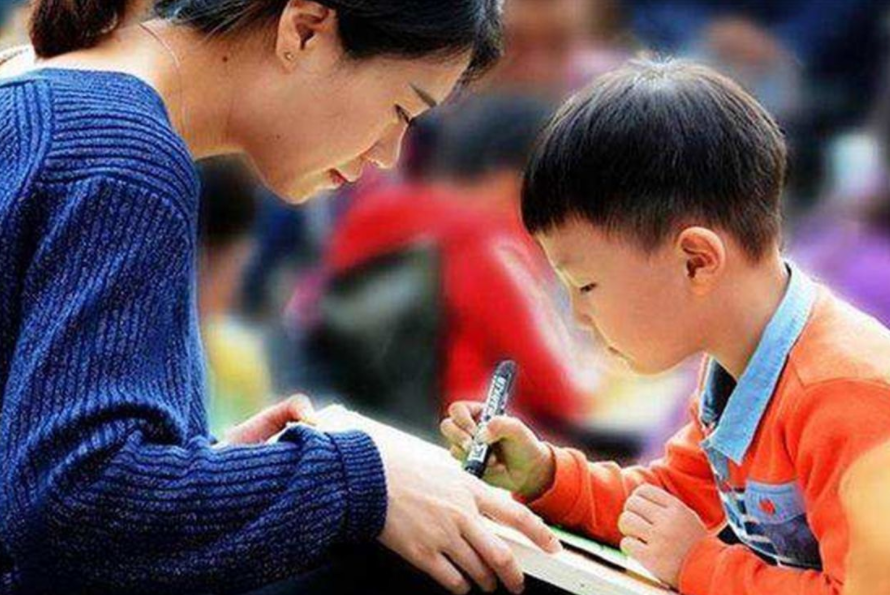 北大毕业家长和妻子赛证书，谁输谁就辅导孩子写作业，最后谁赢了