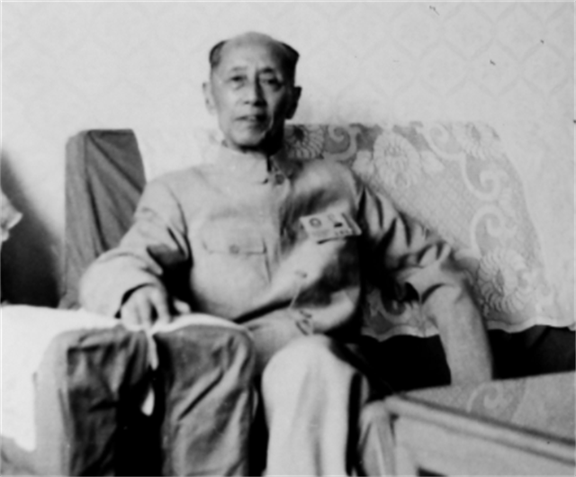 高考数学交白卷，作文只写28字，大学校长看到试卷后：你被录取了