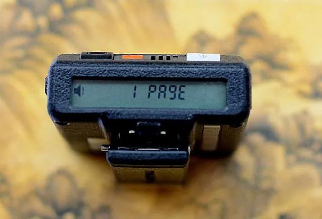 从数字传呼机到华为Mate40Pro手机，你用过这些通讯工具吗？