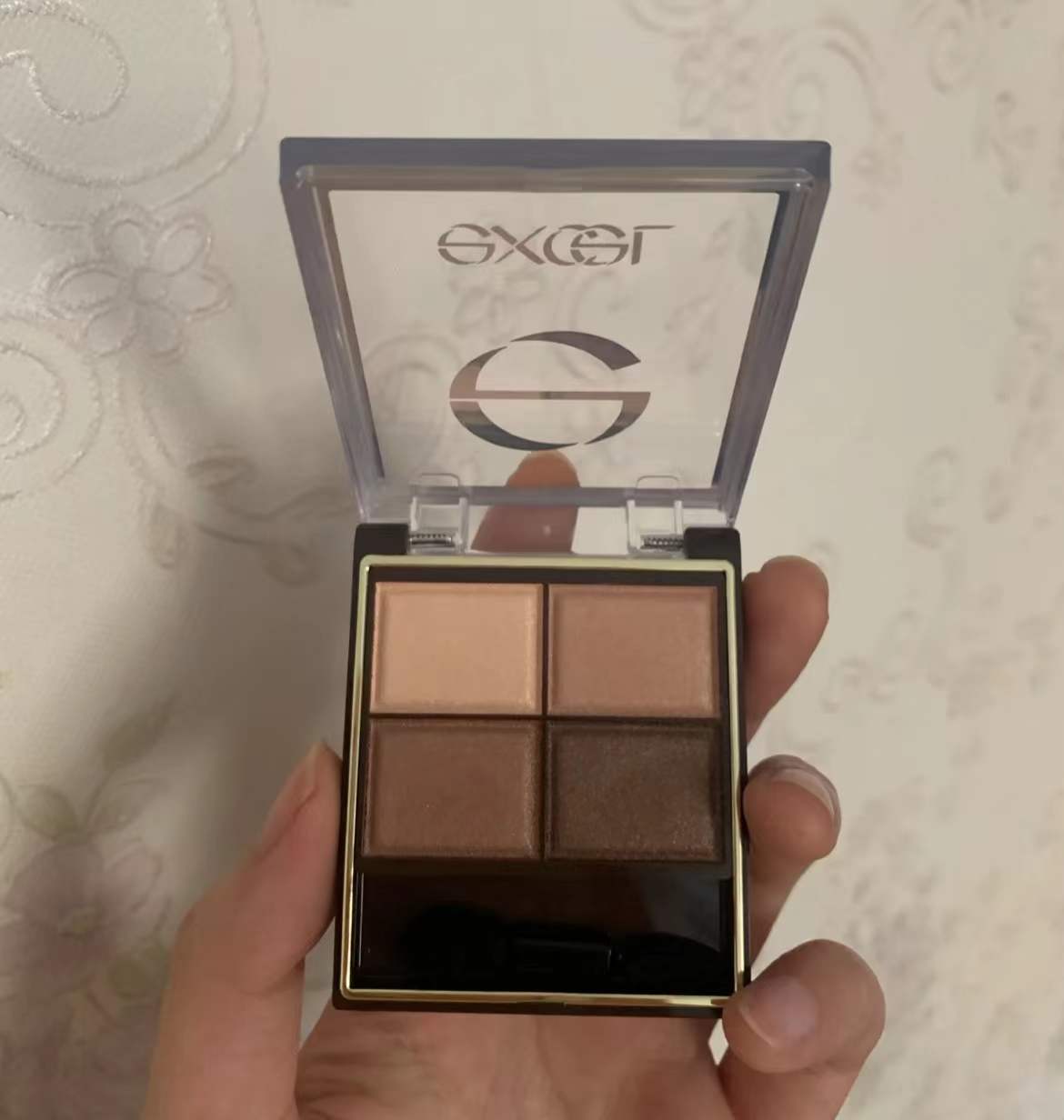 入化妆坑10年，断舍离了几十件化妆品，最后我只留下了这一套