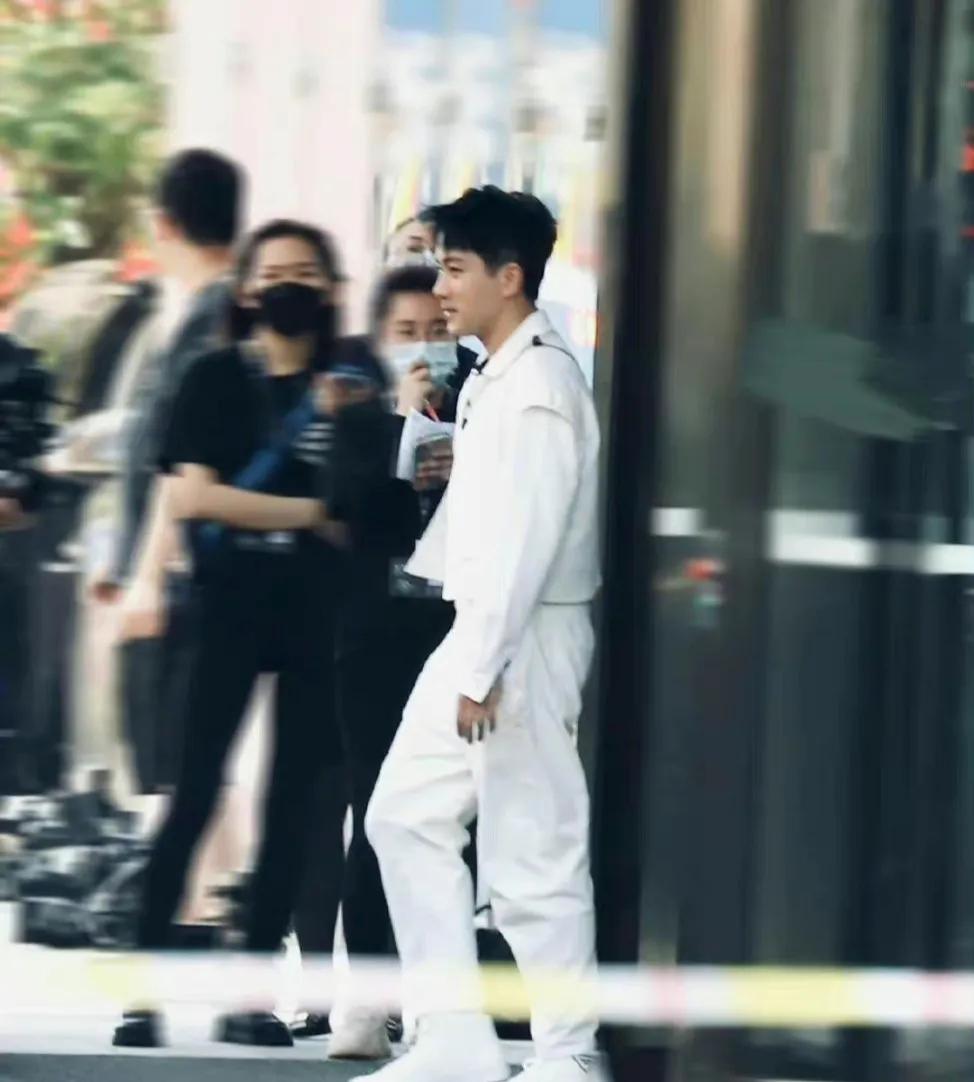 今日6大瓜：四字女星恋情、薇娅老公被罚、《披荆斩棘2》阵容