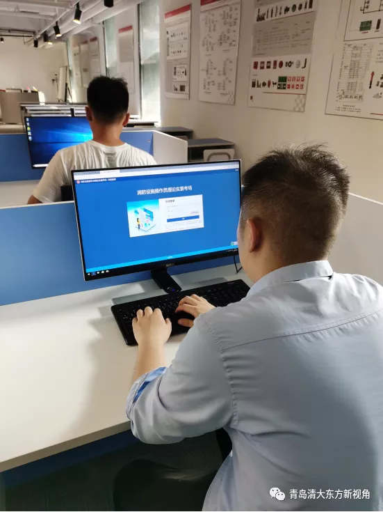 大年初十，青岛市清大东方消防培训学校的老师送考继续