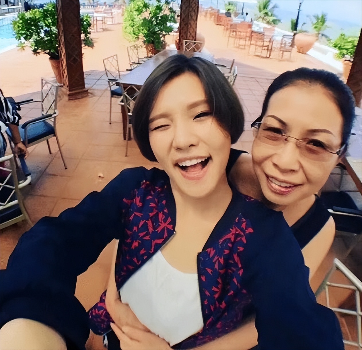 “一笑成名”谢依霖：凭借搞怪火遍两岸三地，一度成为小s接班人