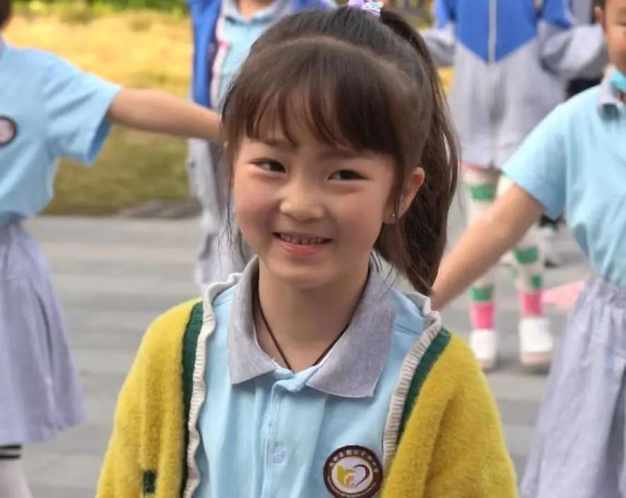 夏花灿烂 定格微笑｜成都高新区中和小学用微笑迎接每一天