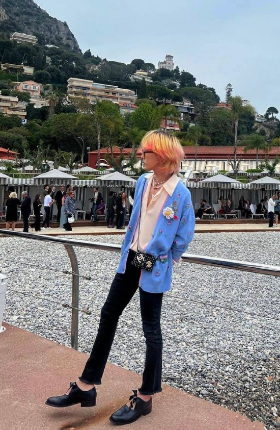 韩星出席时装周：泫雅男友辣眼，权志龙有“姨味”，朴宝剑头发油