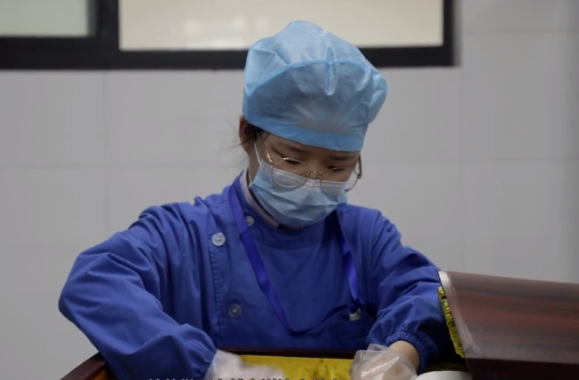 95后入殓师陈韵秋：每年处理400具遗体，从不用手直接触碰尸体