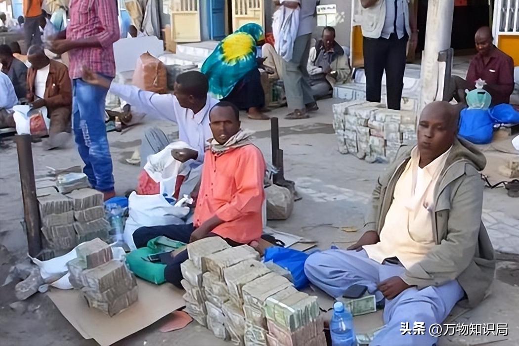 非洲索马里兰人用麻袋装钱，却个个瘦骨嶙峋，这是为什么