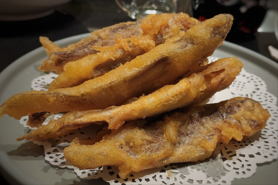 炸魚用淀粉還是面粉？大廚分享正確做法，外酥里嫩，又脆又香