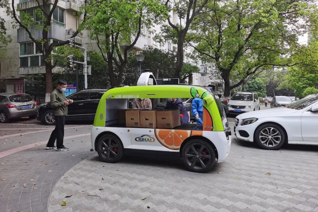 无人配送车驰援上海，“黑科技”为何难以发挥作用？