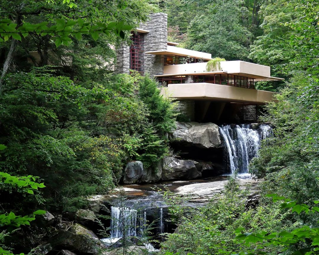 瀑布上长出来的别墅?号称美国最牛住宅却荒无人烟