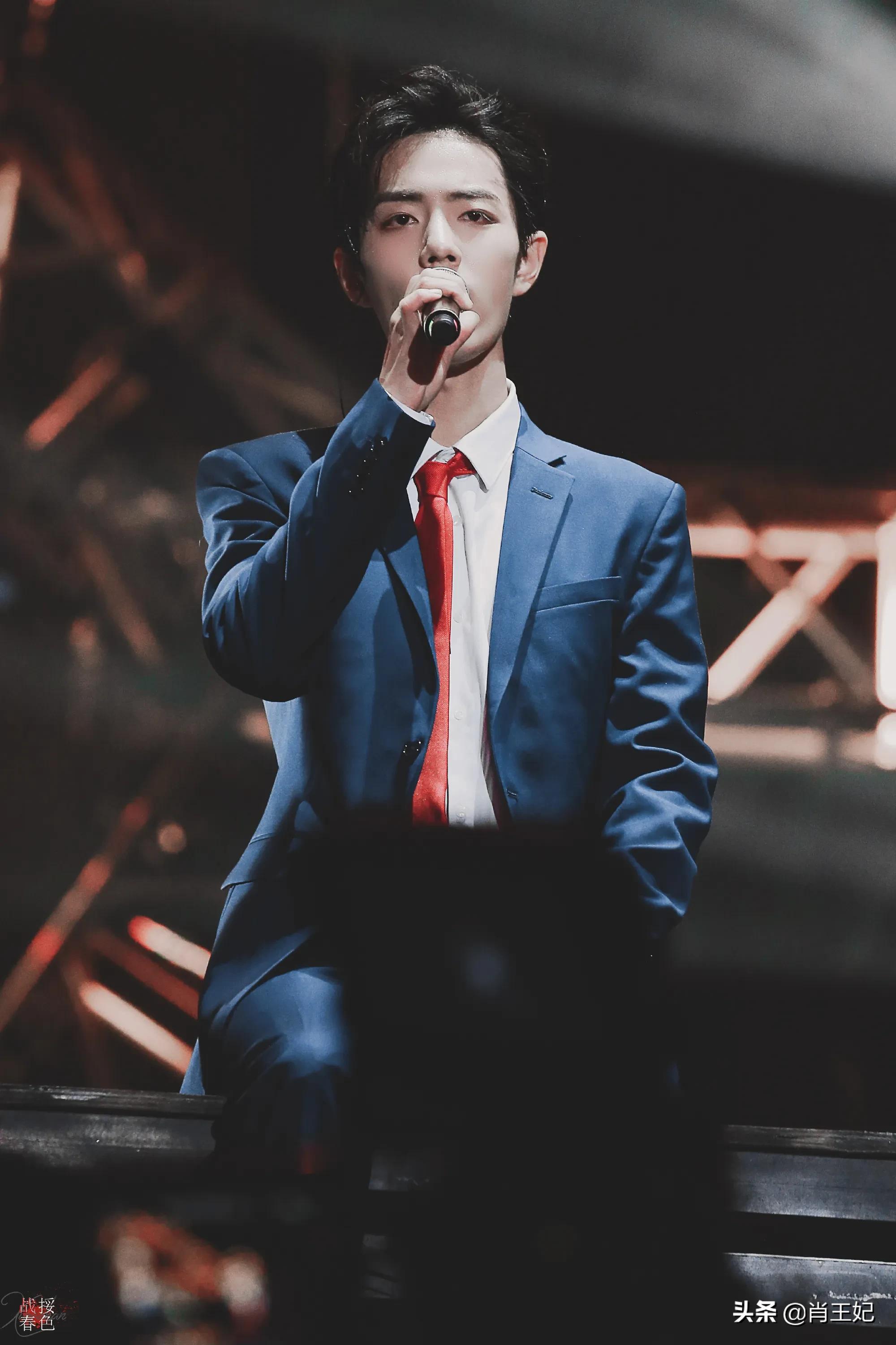 桃桃的一组生图,肖战的眼睛真好看,灵气逼人鲜花与少年绝配