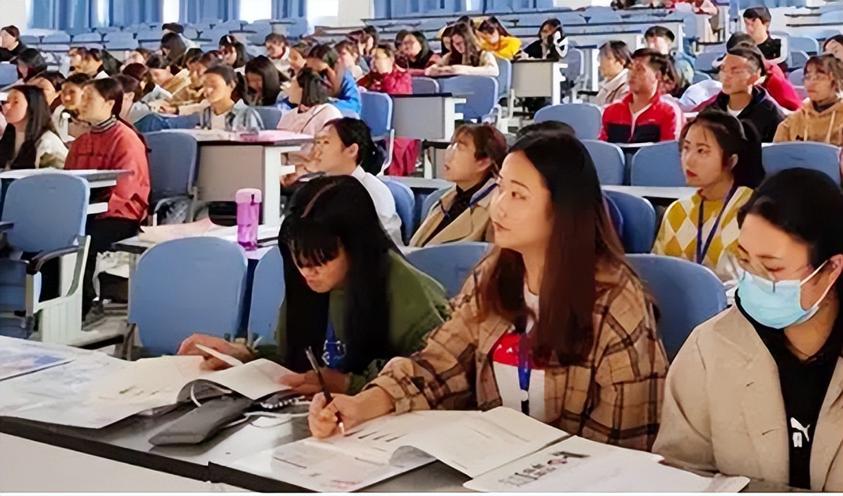 “高学历穷人”悄然兴起，名校毕业生也难逃低工资？光有智商不够