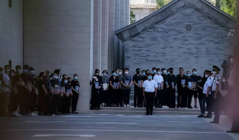 一个月内10位明星相继去世，最年轻的还未结婚，每一个都令人不舍