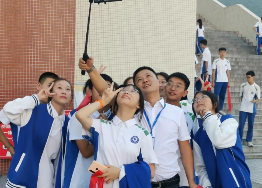 最新国内前20高中排名出炉，升学率让人羡慕，衡水中学无缘榜首