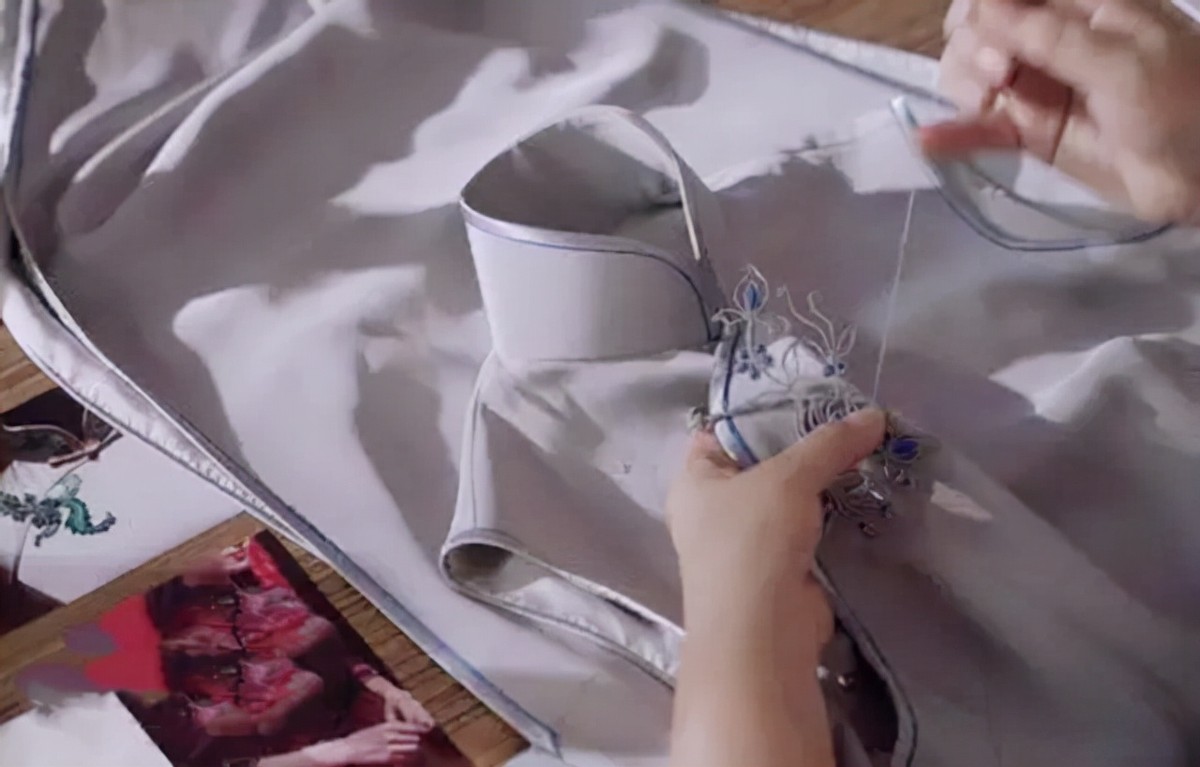 “最后的上海裁缝”：做了82年旗袍，胡蝶、巩俐都是其“死忠粉”