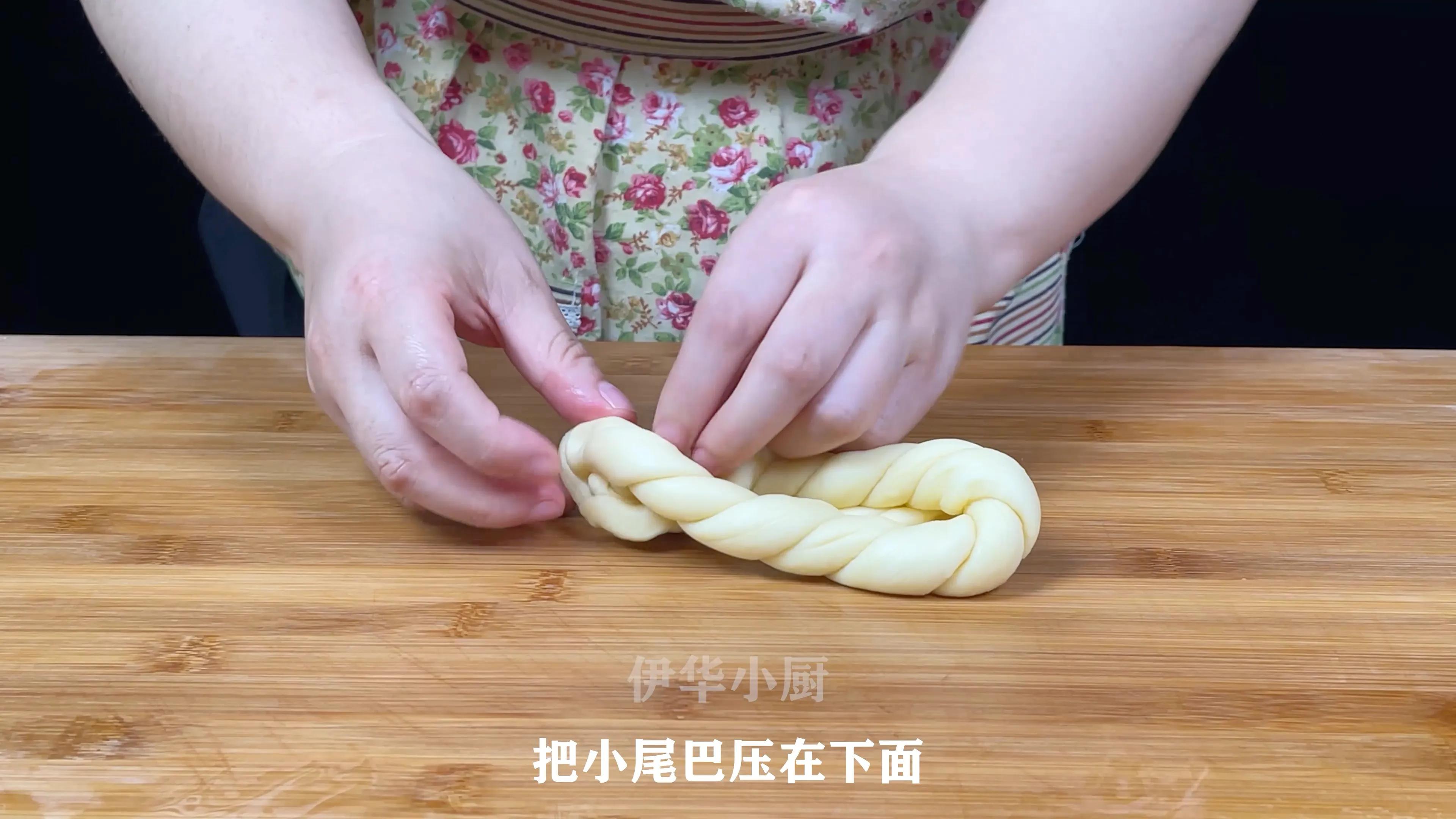 面粉别蒸馒头了，教你做麻花，不用油炸，松软香甜比面包还好吃