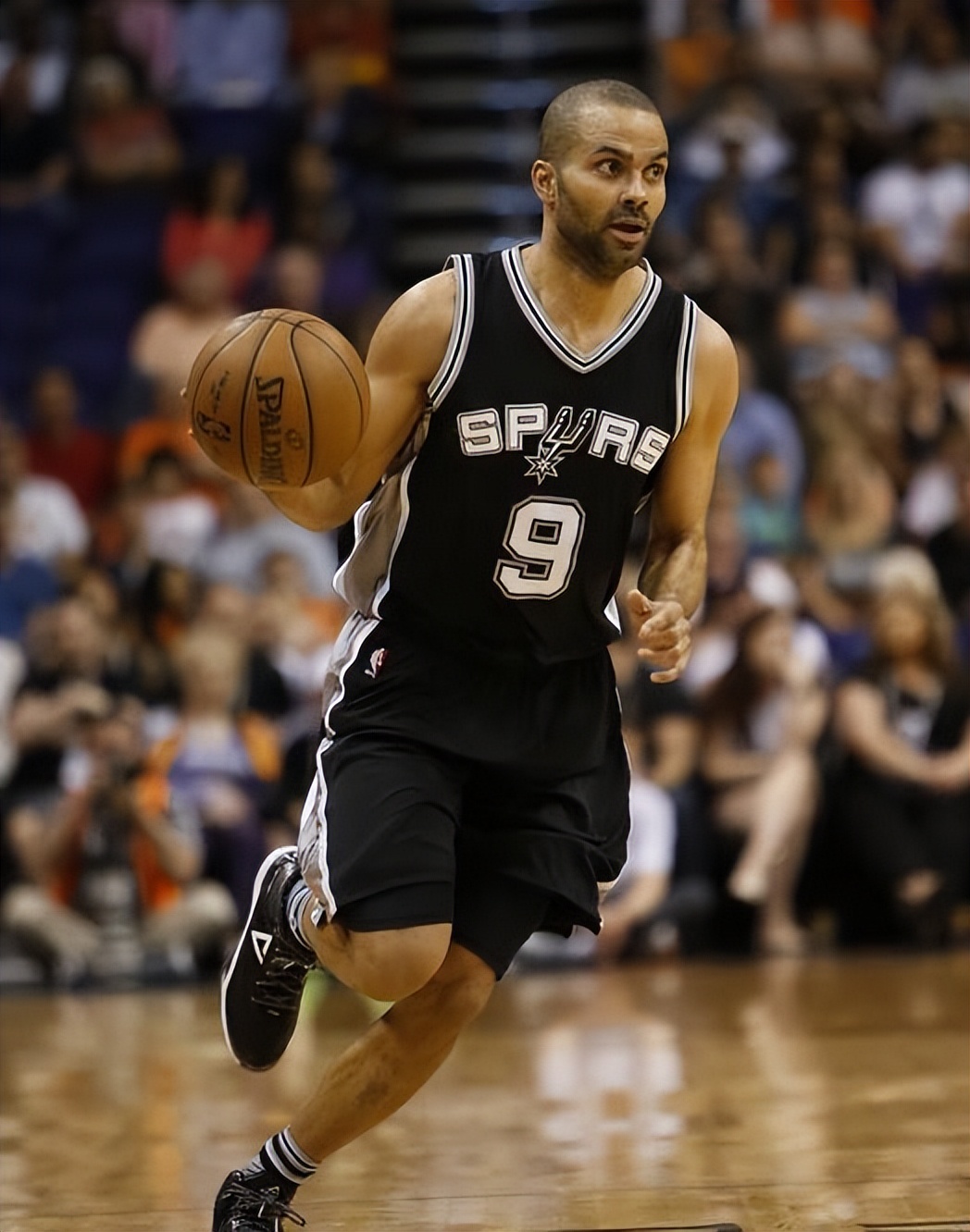 托尼·帕克在2001年nba选秀中在以首轮第28顺位被圣安东尼奥马刺队