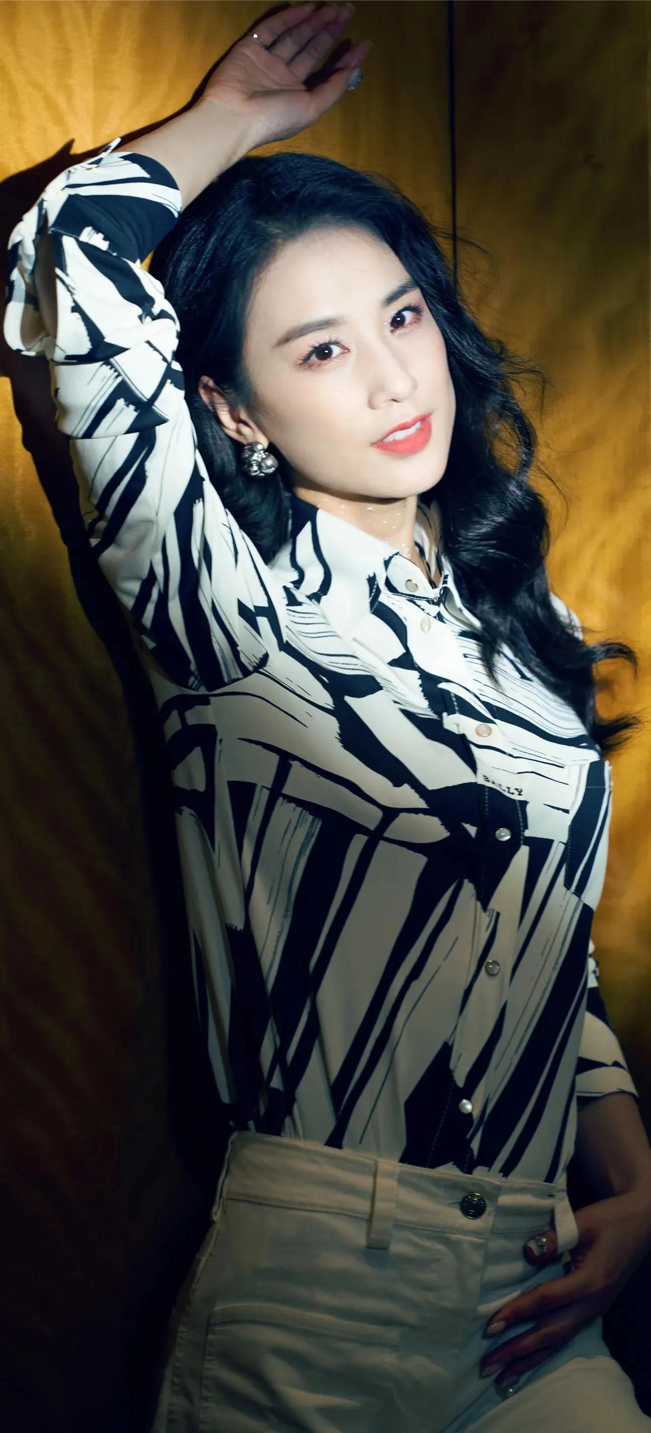 黄圣依，30张精美的照片