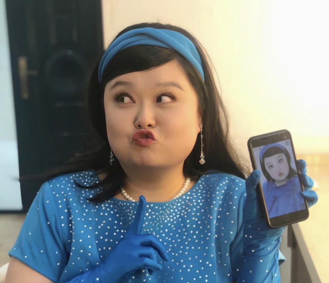 又走一个！TVB知名女星约满离巢，在内地做吃播，体重已迫近280斤