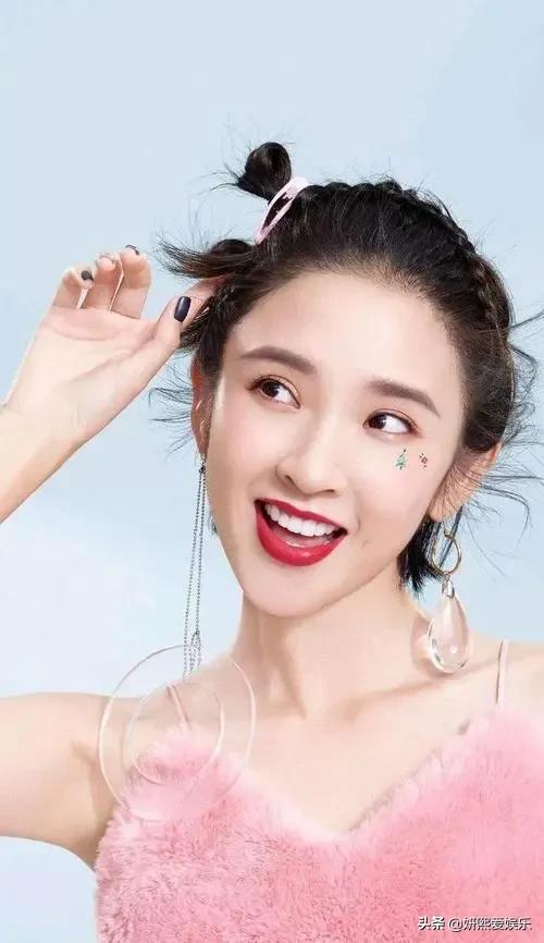 唐艺昕，邻家女孩，甜美可人