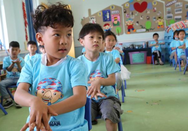 幼儿园里的兴趣班有必要报吗？智慧的家长会略过这3种，纯浪费钱