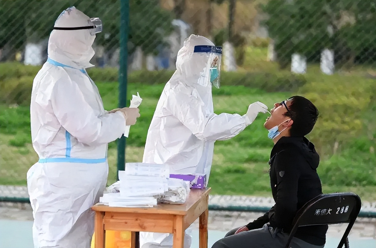 广东教育局最新通知，一大学发生紧急情况，学生连夜做核酸检测