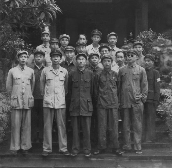 开国57位上将中，如果按照战功成绩排名，排在前两名的会是谁？