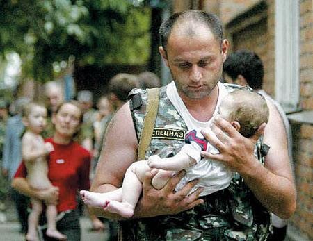 别斯兰人质事件，俄罗斯史上最残暴的恐怖事件，335人惨死校园