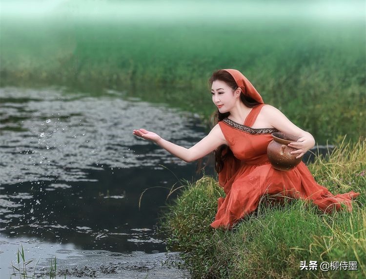 中老年阿姨拍照，手腳無處安放怎么辦？2個字?jǐn)z影技巧就解決
