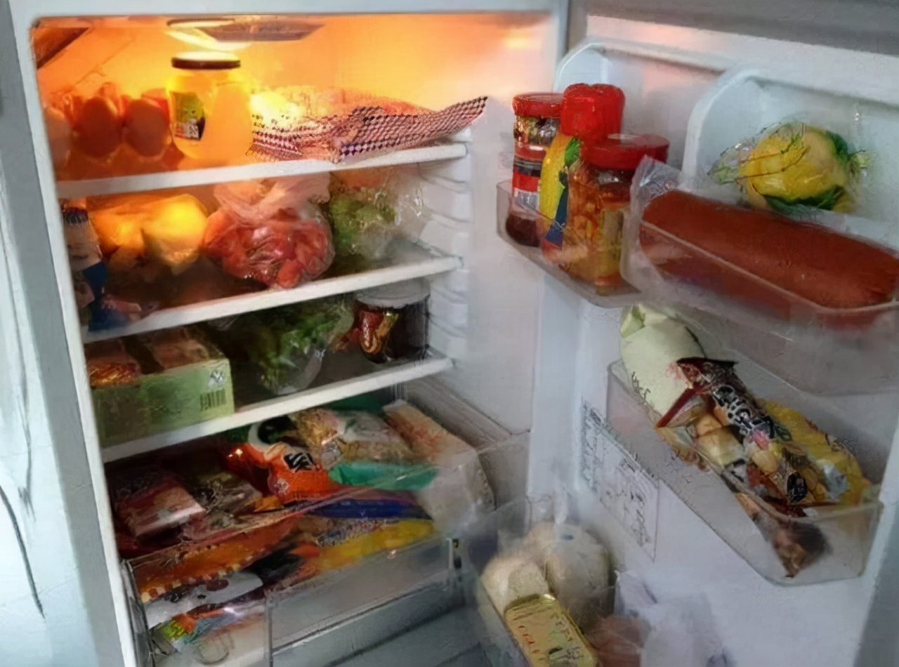 米饭二次加热会“致癌”？医生忠告：这4种食物，最好别二次加热