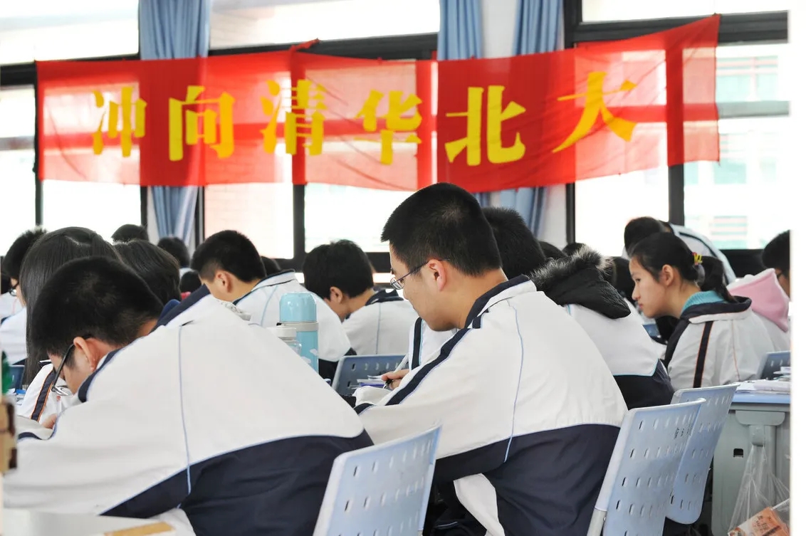 2022年高考时间敲定，个别地区向后延迟一个月，考生该怎么复习？