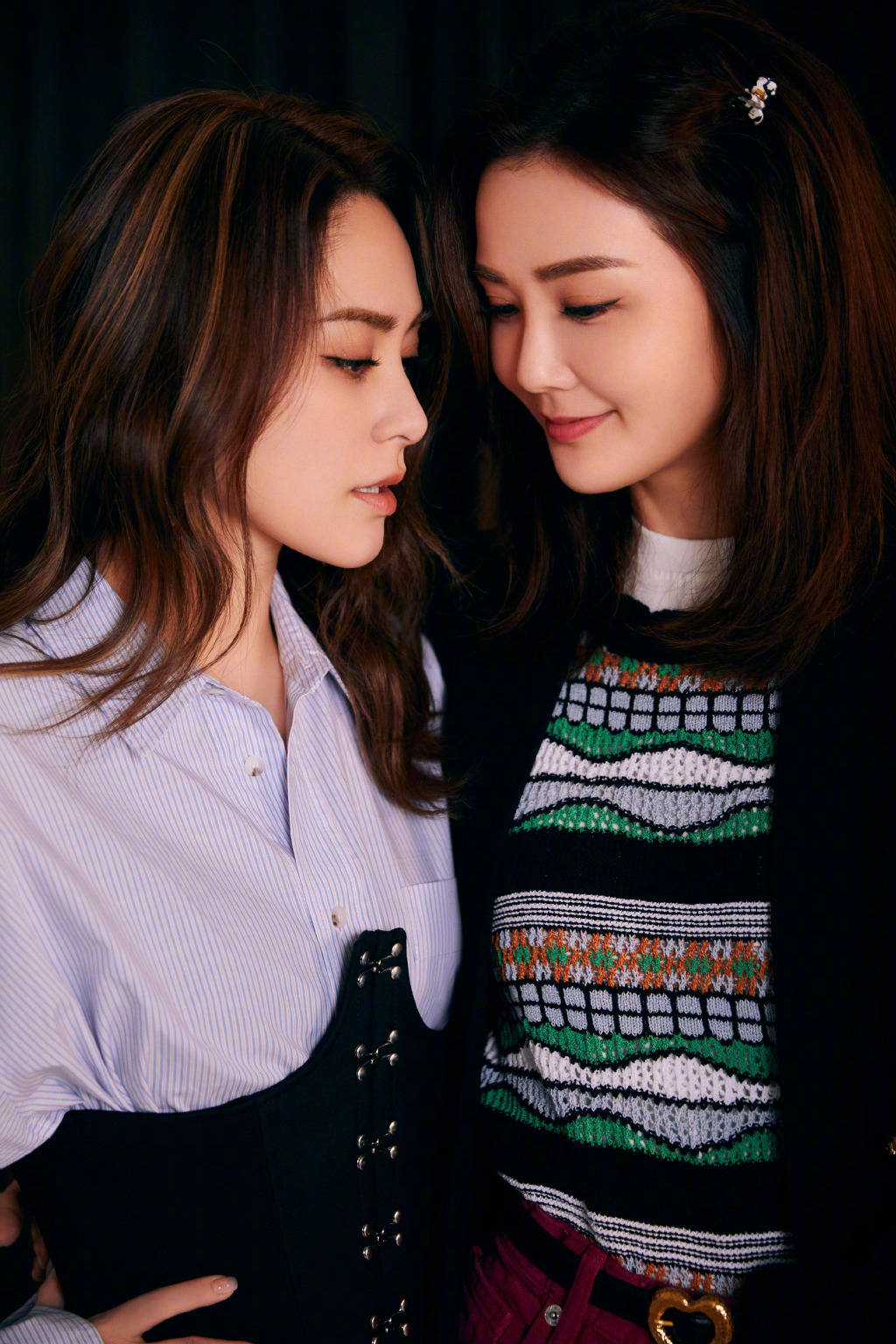 真姐妹！Twins合体参加综艺录制花絮曝光 阿娇阿sa亲昵贴贴