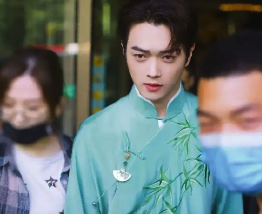 “气质不行”别穿长衫！这12位民国贵公子，完美诠释什么叫儒雅