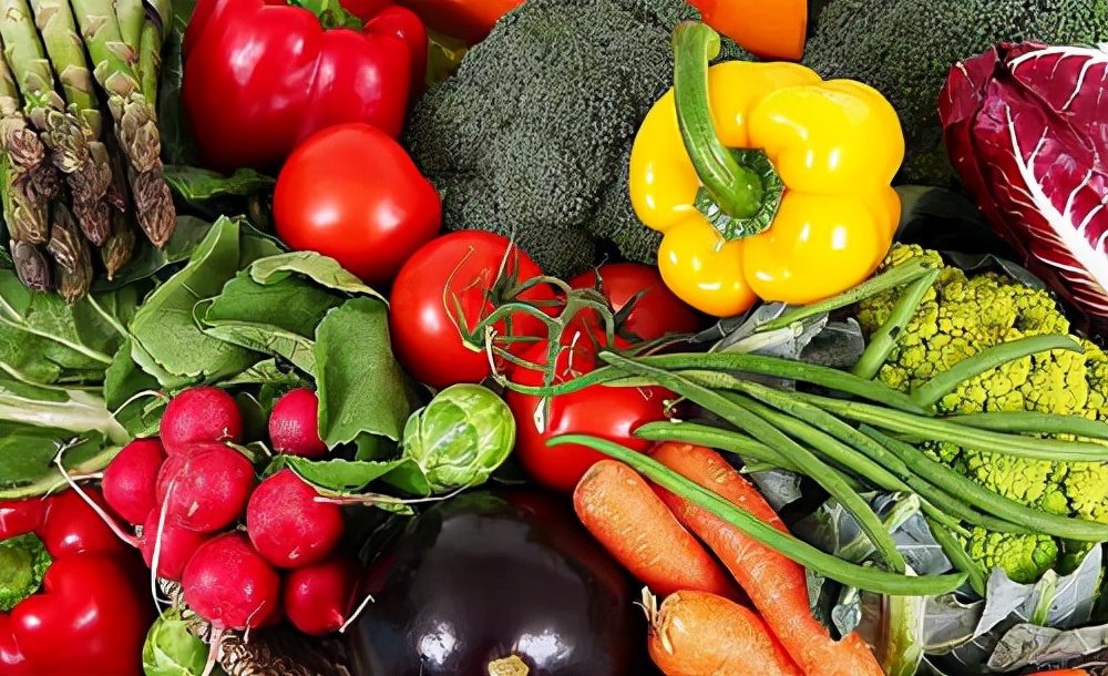 醫生告誡：這5類蔬菜或自帶“毒素”，吃前最好焯水，別嫌麻煩