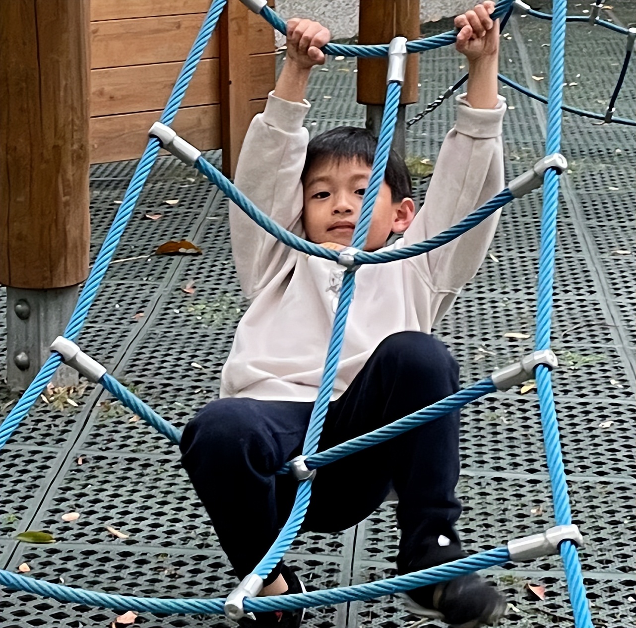 汪小菲隔空喊话大S，不允许儿女叫具俊晔爸爸，公开表态想要孩子