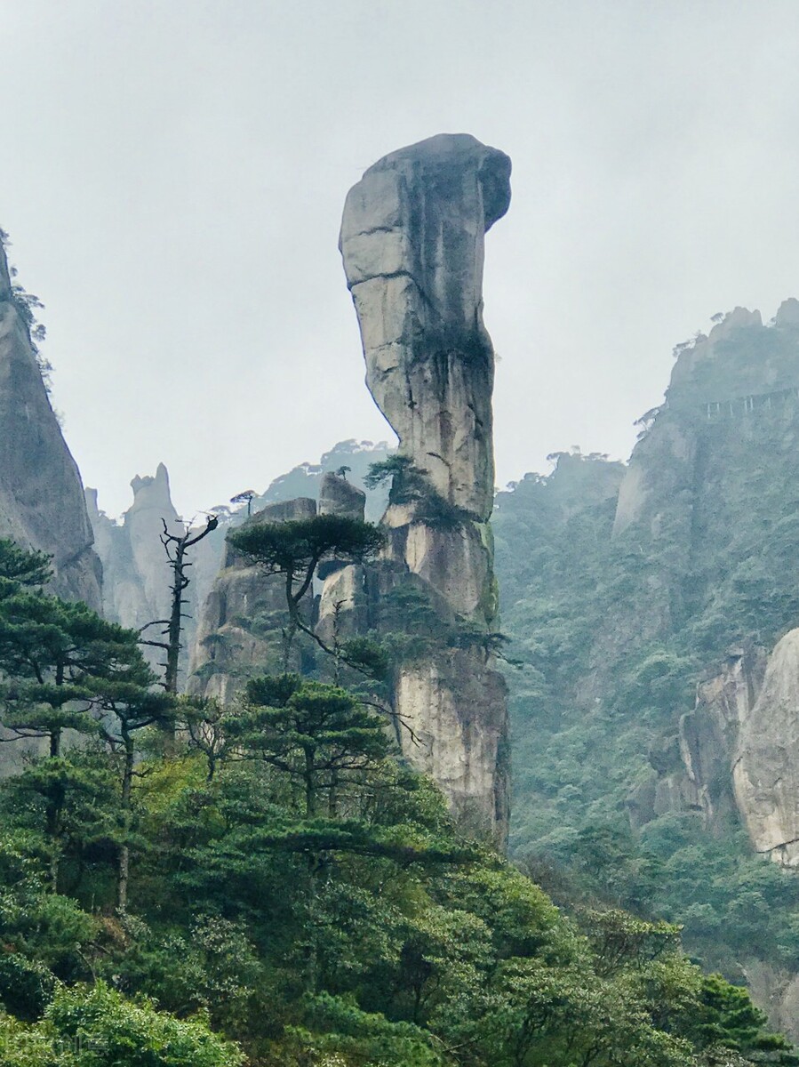 "巨蟒出山"是三清山的三大绝景之首,有人说成了巨蟒山,对吗