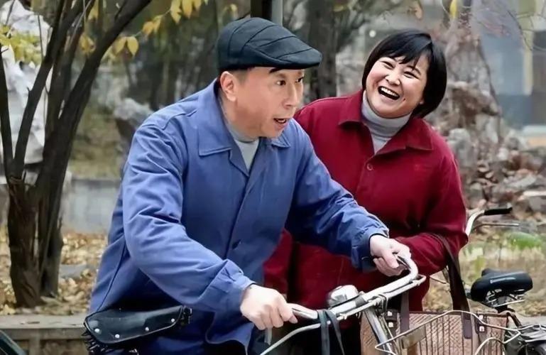 冯巩妻子艾慧：退休后对丈夫有抱怨，结婚39年的幸福与眼泪