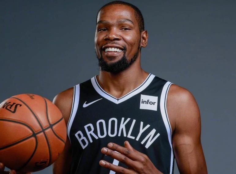 有球必进！美媒盘点NBA十大神级射手：诺维茨基只能垫底