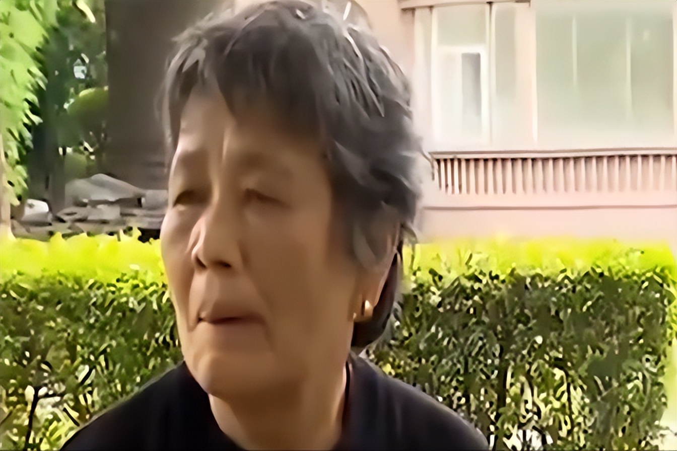 84岁老局长闹离婚，妻子要20万分手费，夫妻还险些大打出手！