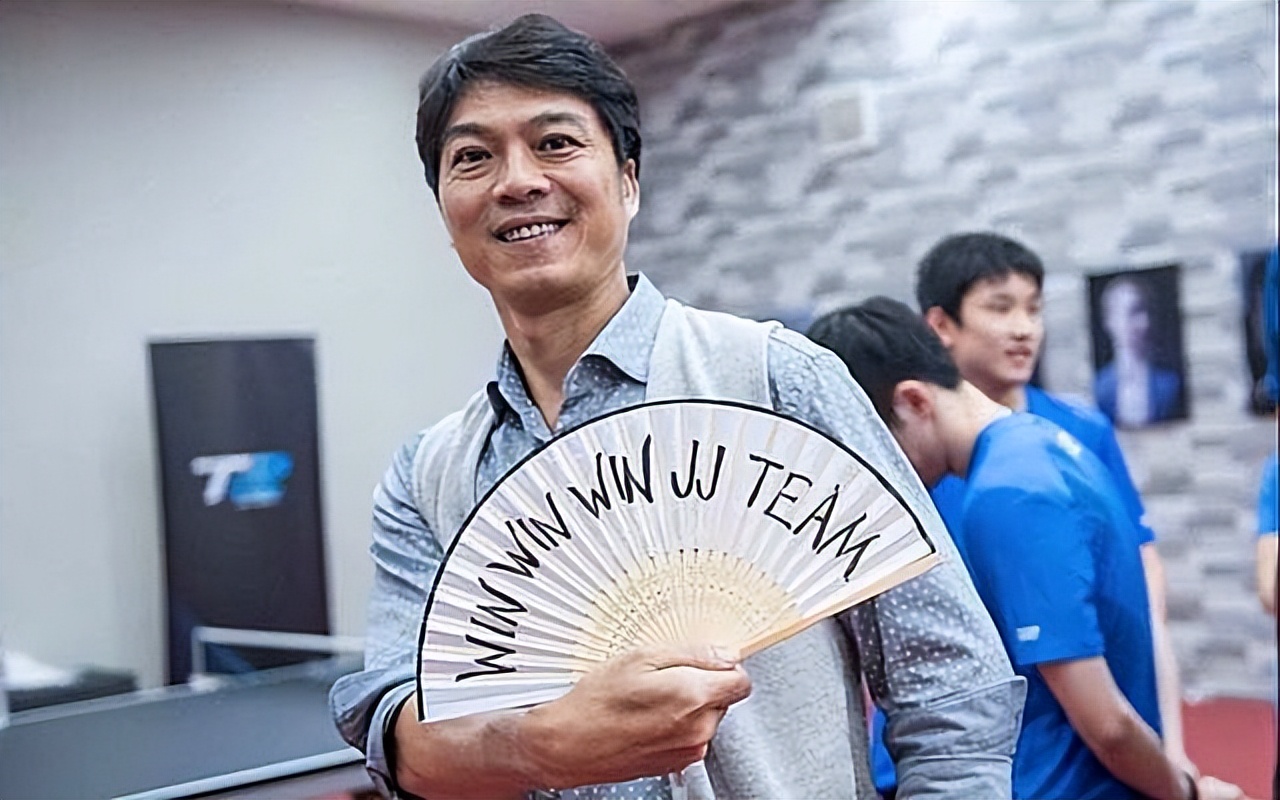 25岁退役的乒乓男神江嘉良,娶百花影后为妻,一家四口都颜值超高