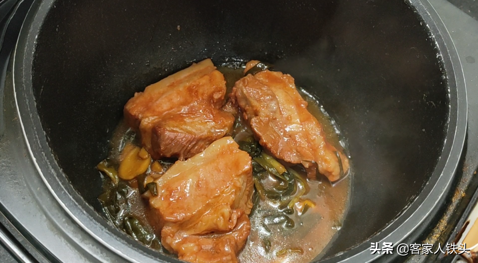 广式叉烧为什么那么香？原来做法这么简单，一打开盖，肚子都饿了