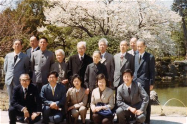 高考数学交白卷，作文只写28字，大学校长看到试卷后：你被录取了