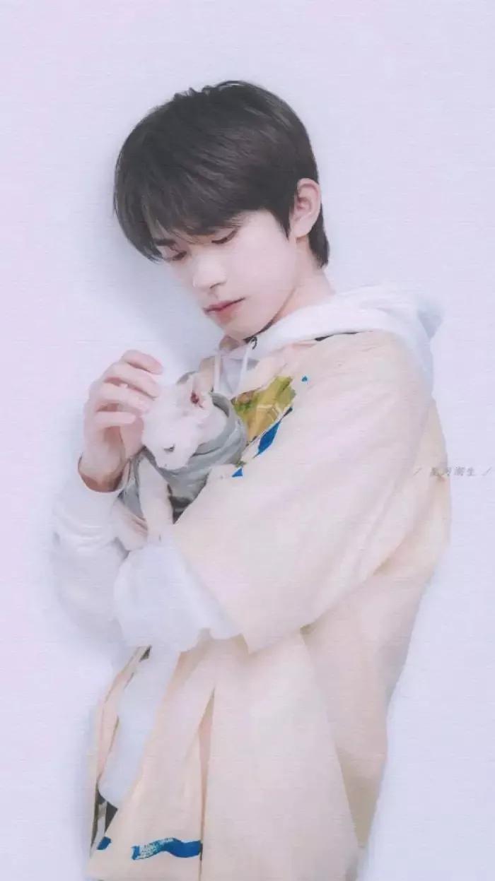 易烊千玺高清壁纸，每一张都好帅