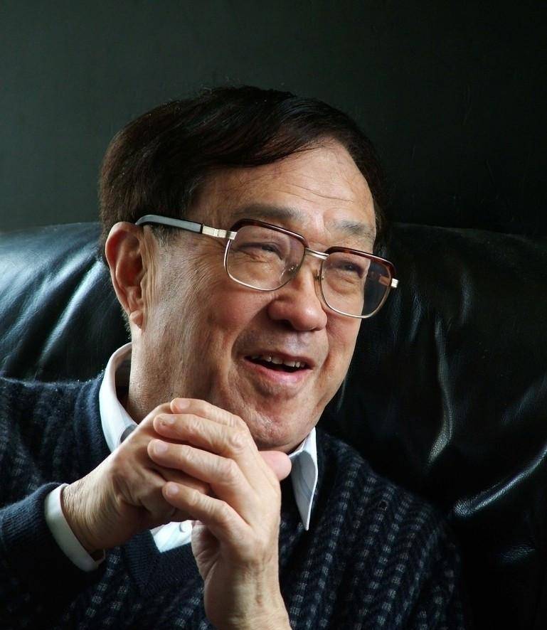 谢晋：4个子女3个低智，唯一正常的孩子患癌离世，一生比黄连还苦