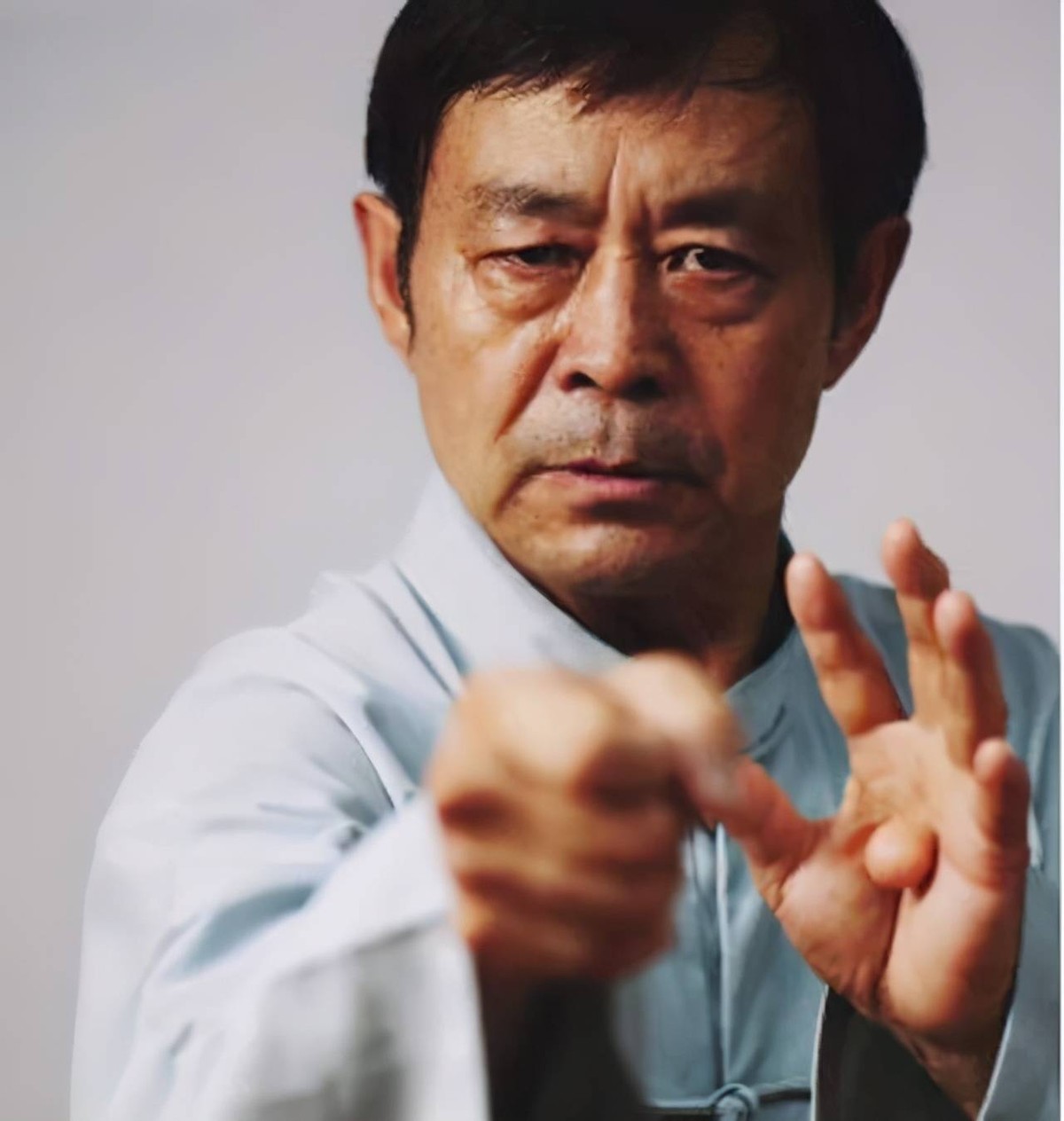 马保国"复活"了?被人民日报点名,全网封杀,他怎么还能洗白?