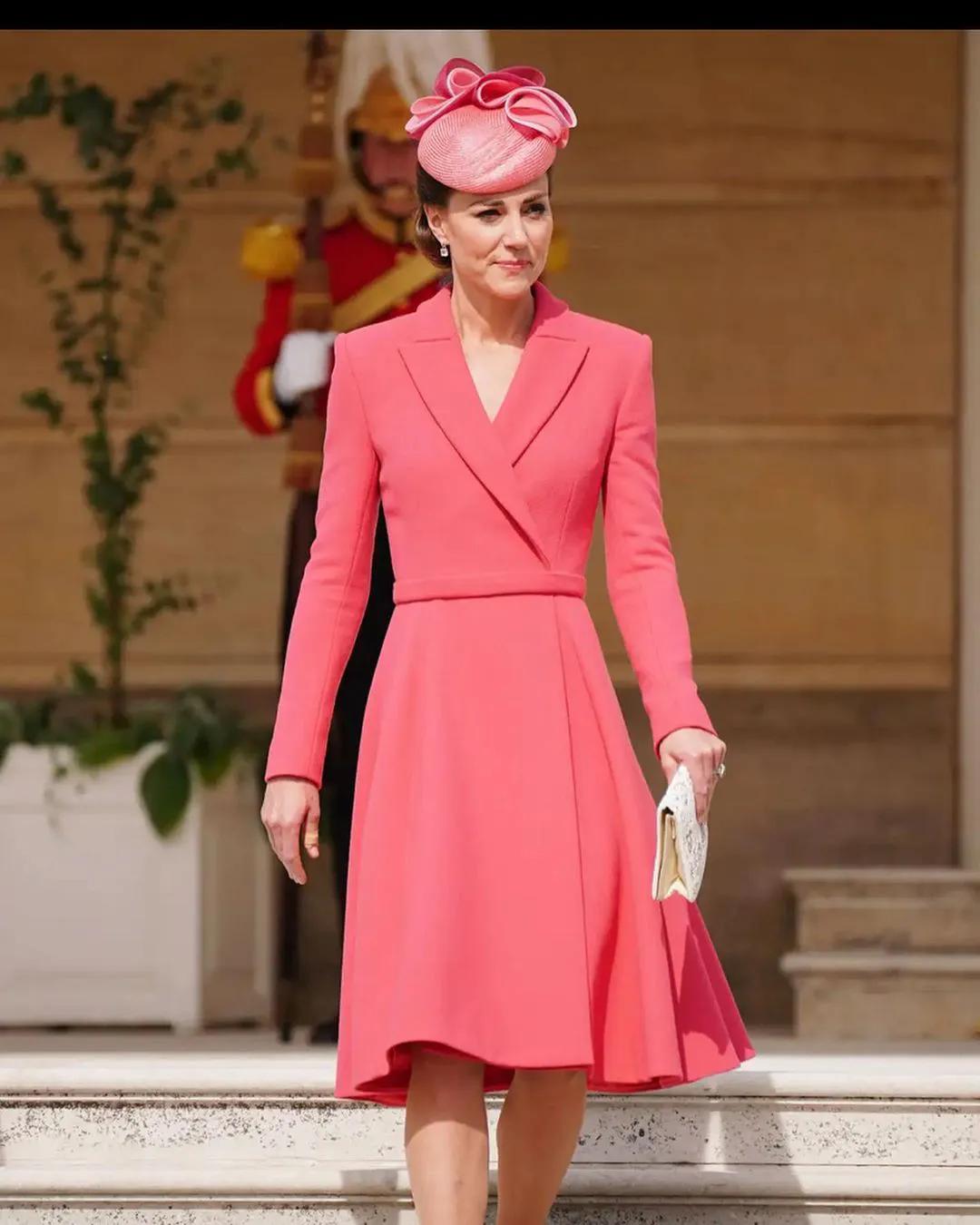 亲民友善的英国王妃凯特身材高挑，穿衣得体可以说是时尚界的标风