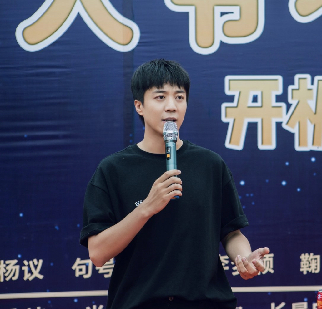 “蒋孝话CP”分隔两地，粉丝喊话想看恋爱日常，陈孝良机智回复