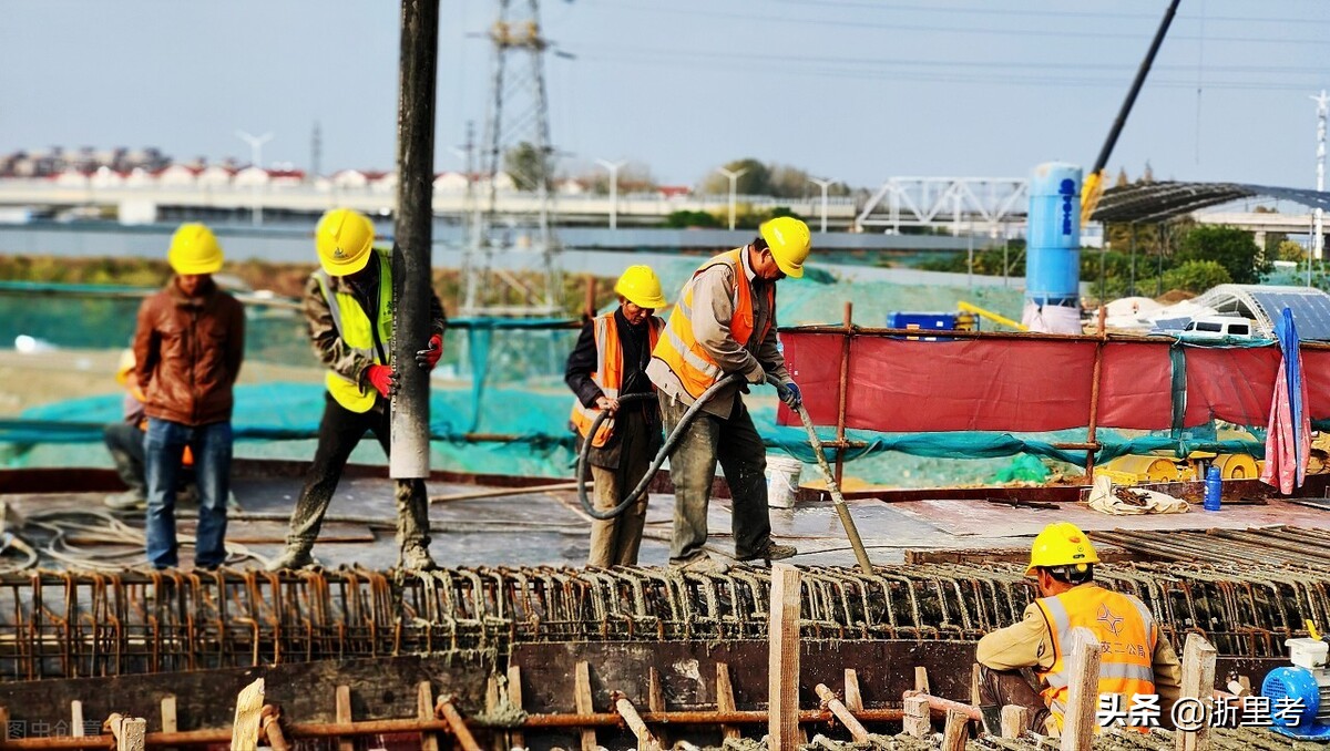 成考可以在外地报考、上学吗？