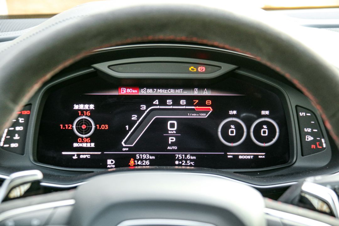 600马力V8加身 外表低调却是纽北最速SUV 奥迪RS Q8试驾与空间测评